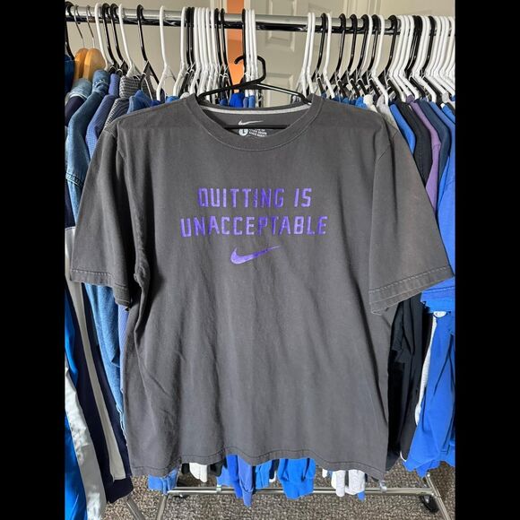 Nike "Quitting Is Unacceptable" tee - Picture 1 of 2